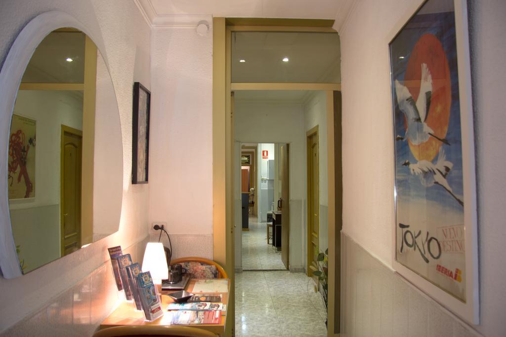 Hostal Aribau Barcelona Exterior foto